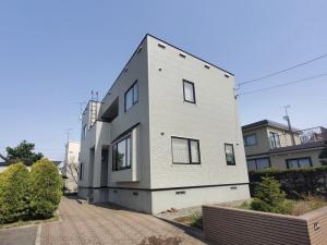 江別市　外壁塗サイディング工事及び屋根塗装ダクト防水工事